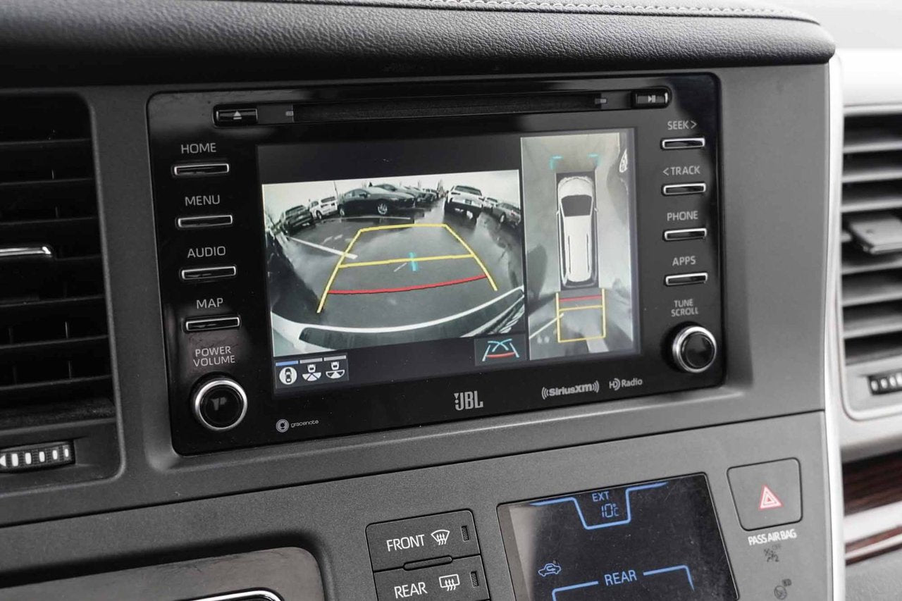 2018 Toyota Sienna XLE