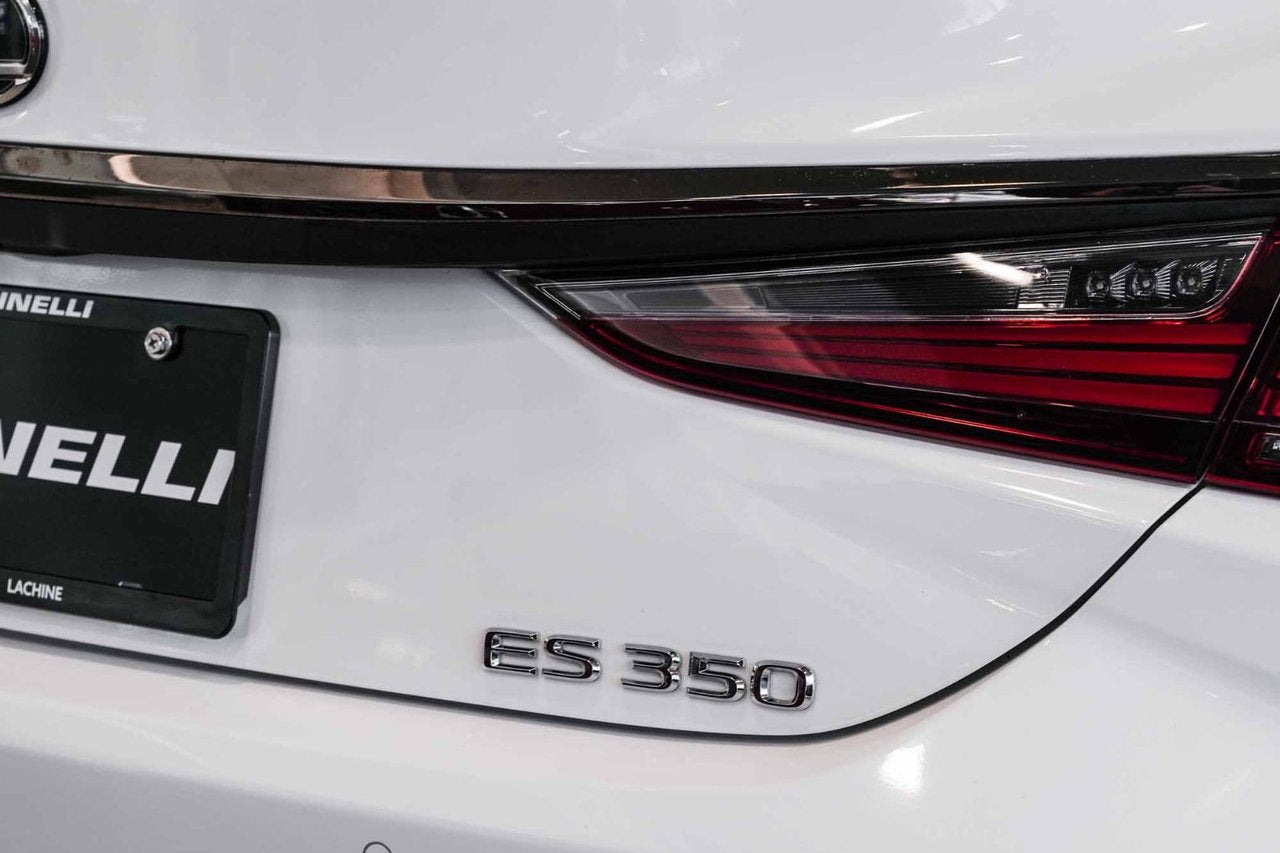 2025 Lexus ES Black Line Special Edition