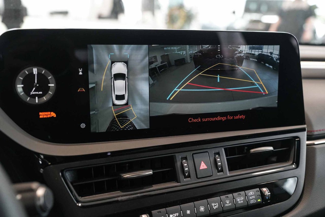 2025 Lexus ES Black Line Special Edition