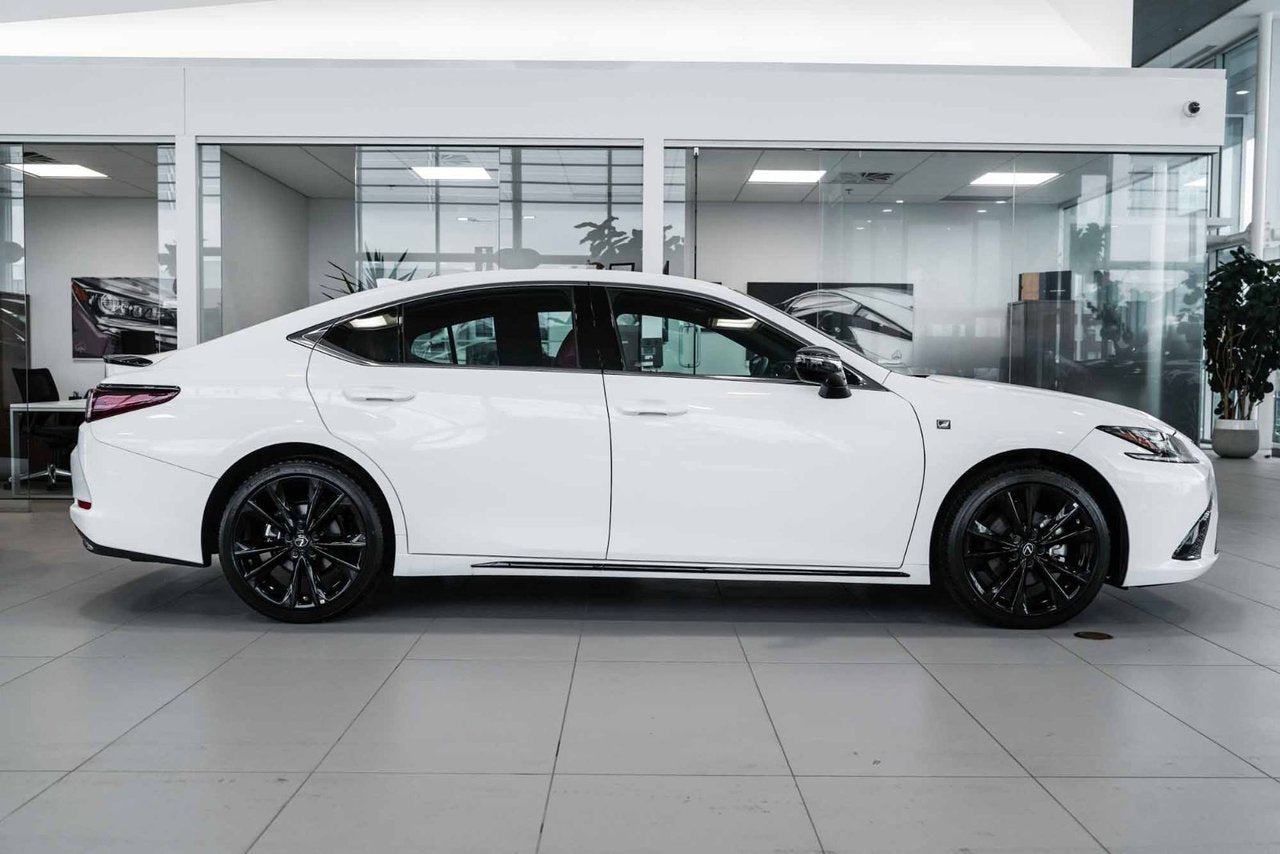 2025 Lexus ES Black Line Special Edition