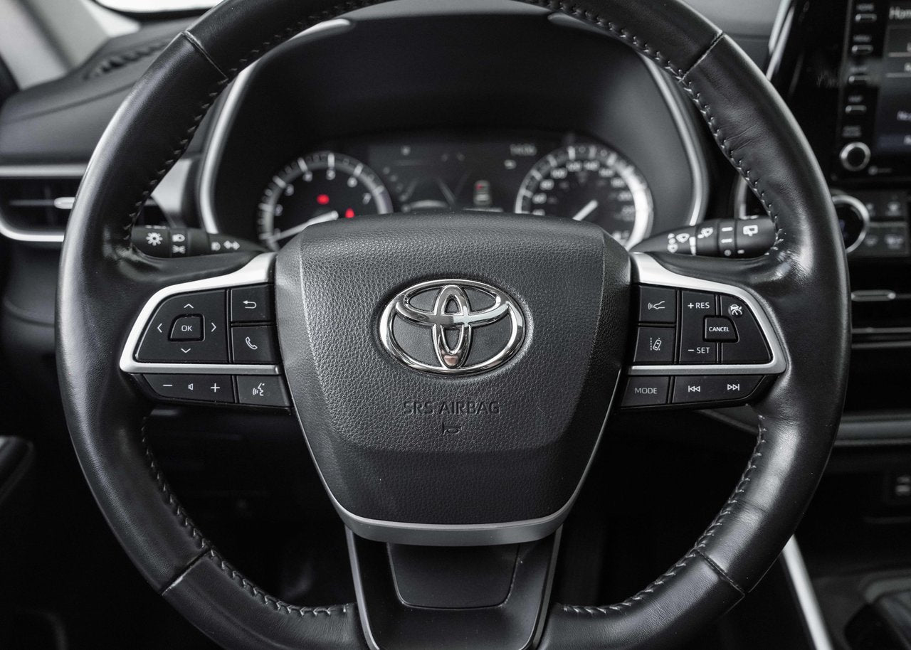 2022 Toyota Highlander XLE AWD; 8PASS CUIR TOIT ANGLES MORT *BAS/LOW KM*