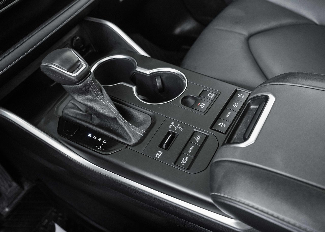 2022 Toyota Highlander XLE AWD; 8PASS CUIR TOIT ANGLES MORT *BAS/LOW KM*