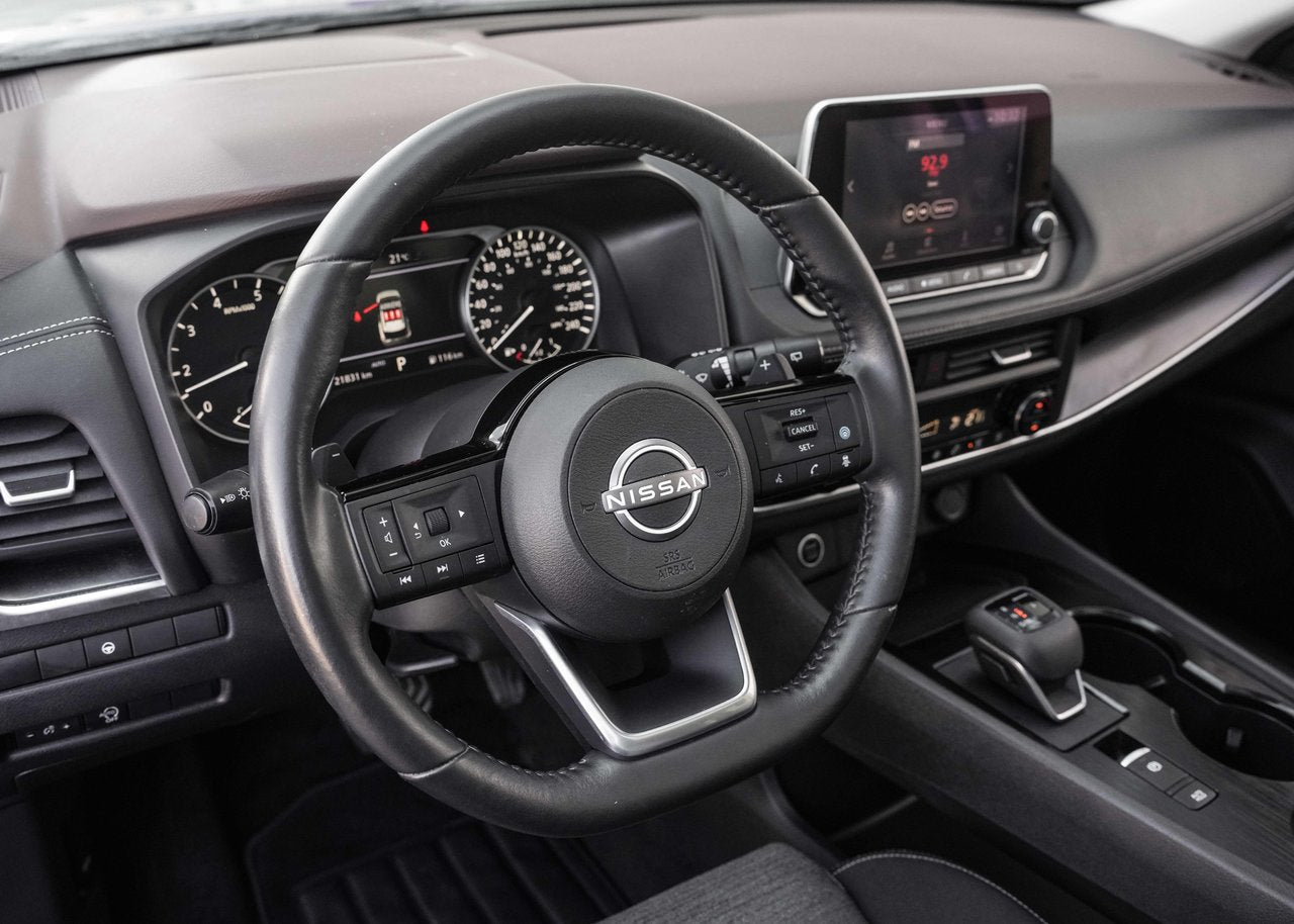 2023 Nissan Rogue SV Moonroof