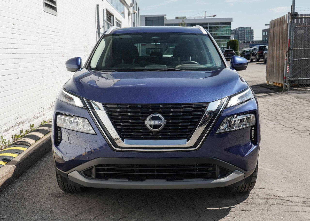 2023 Nissan Rogue SV Moonroof