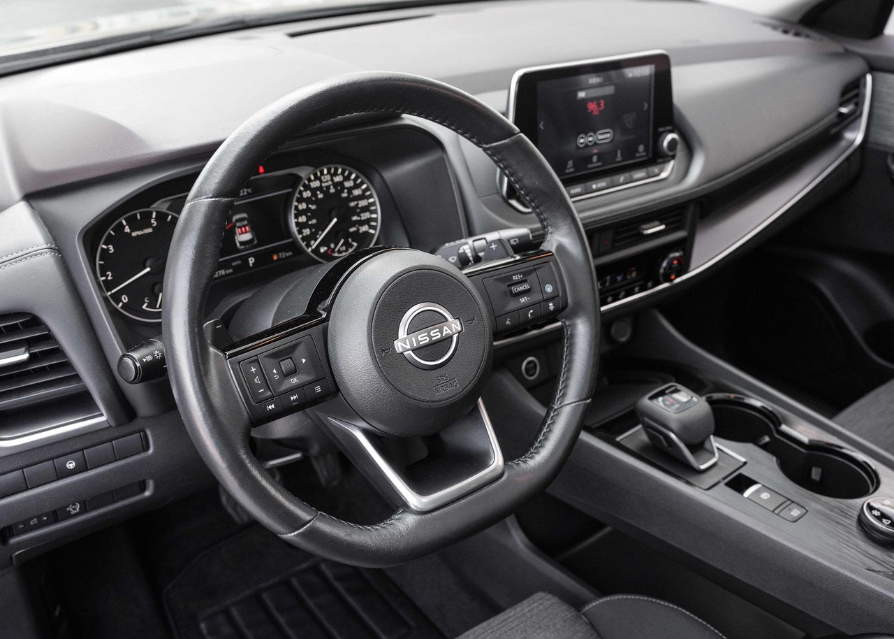 2023 Nissan Rogue SV Moonroof