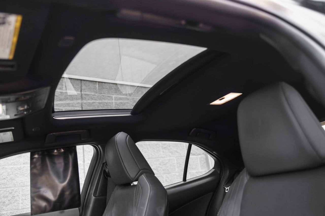 2023 Lexus UX 250h PREMIUM AWD BAS KM CUIR TOIT CARPLAY