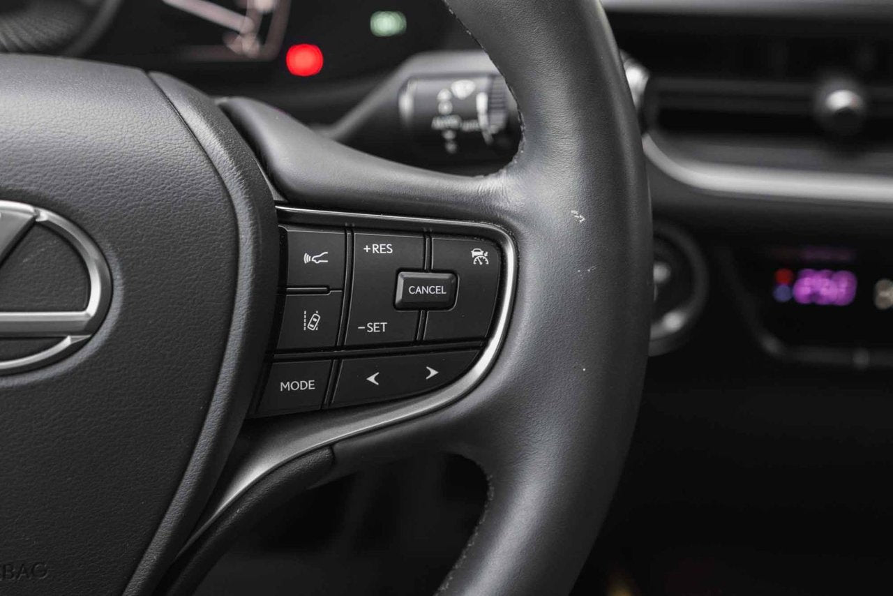 2023 Lexus UX 250h PREMIUM AWD BAS KM CUIR TOIT CARPLAY