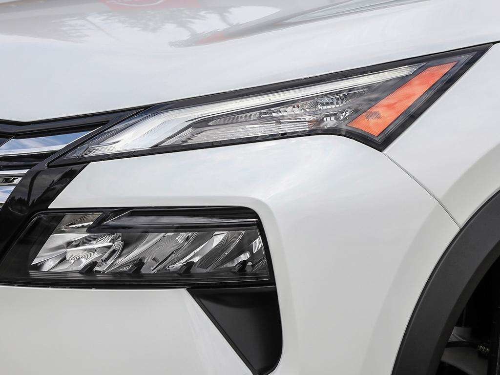 2026 Nissan Rogue SV Moonroof