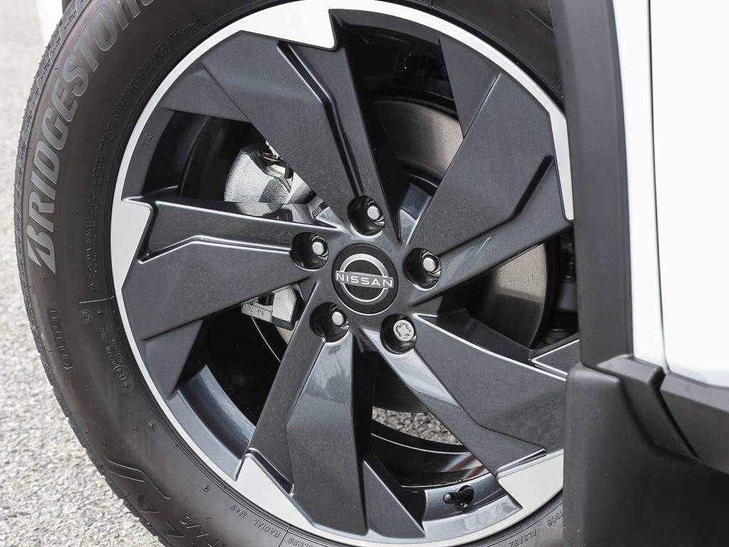 2026 Nissan Rogue SV Moonroof
