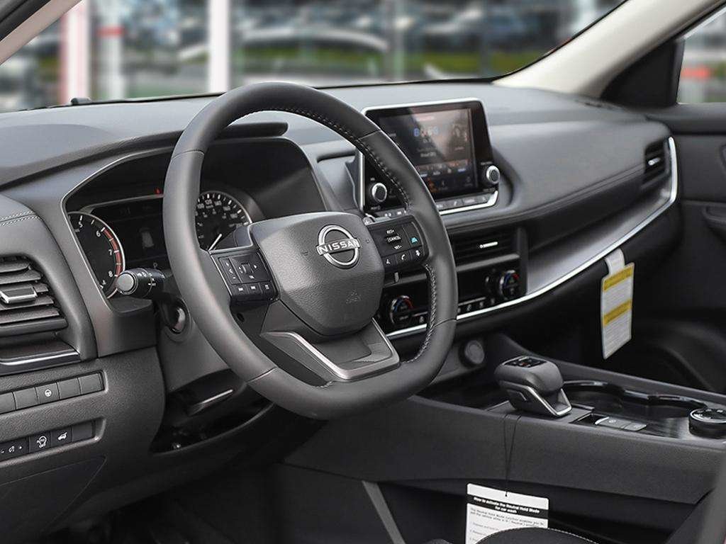 2026 Nissan Rogue SV Moonroof