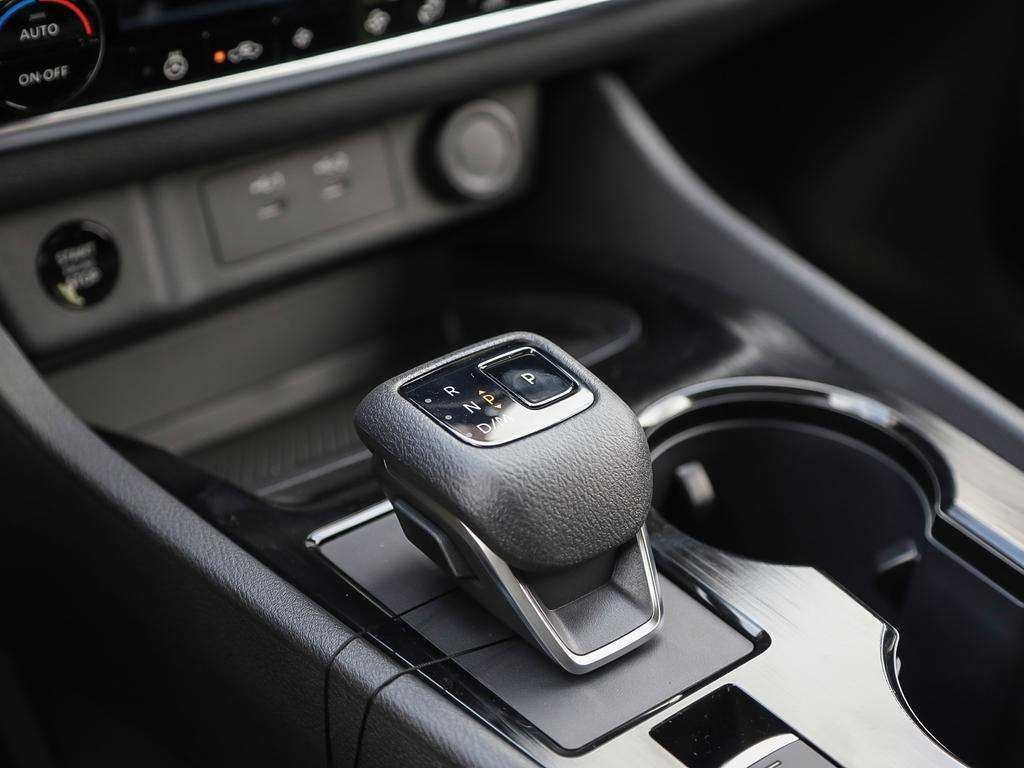 2026 Nissan Rogue SV Moonroof