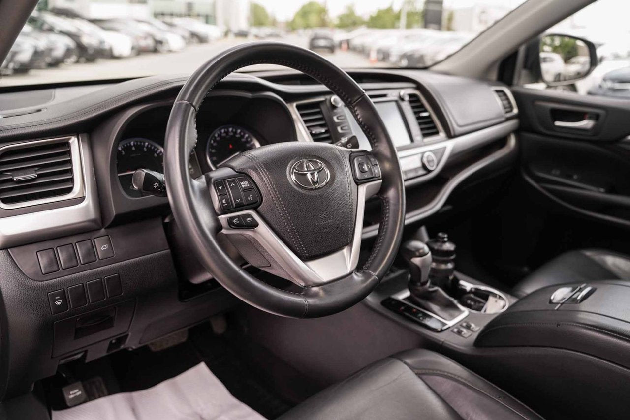 2016 Toyota Highlander XLE AWD BAS KM 8 PASS CUIR TOIT NAVI
