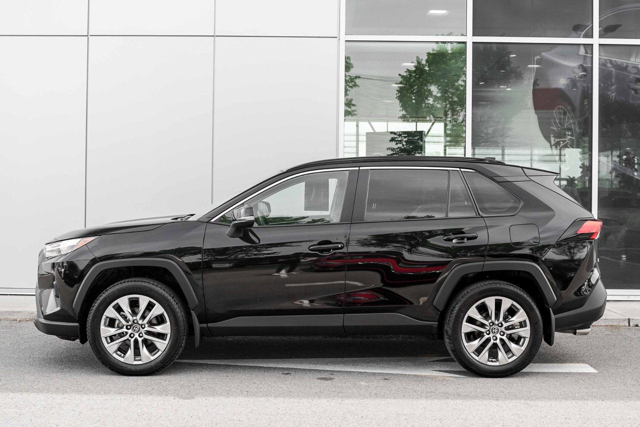 2025 Toyota RAV4 XLE PREMIUM AWD CUIR TOIT COMME NEUF 9000KMS