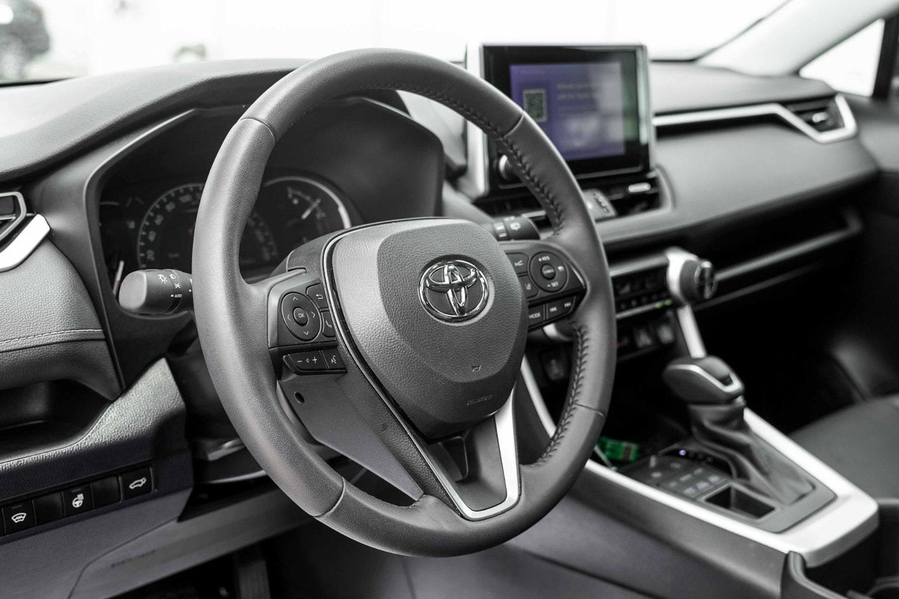 2025 Toyota RAV4 XLE PREMIUM AWD CUIR TOIT COMME NEUF 9000KMS