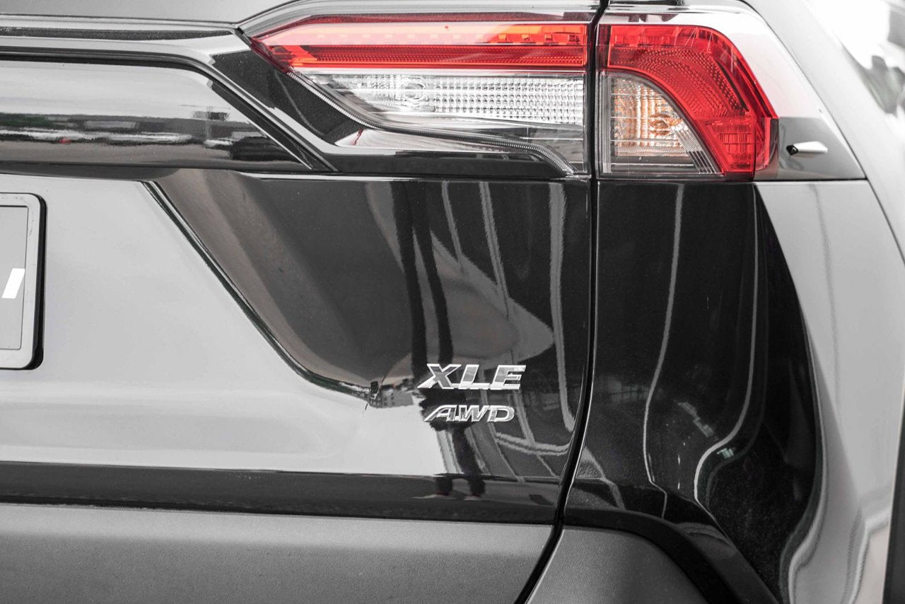 2025 Toyota RAV4 XLE PREMIUM AWD CUIR TOIT COMME NEUF 9000KMS