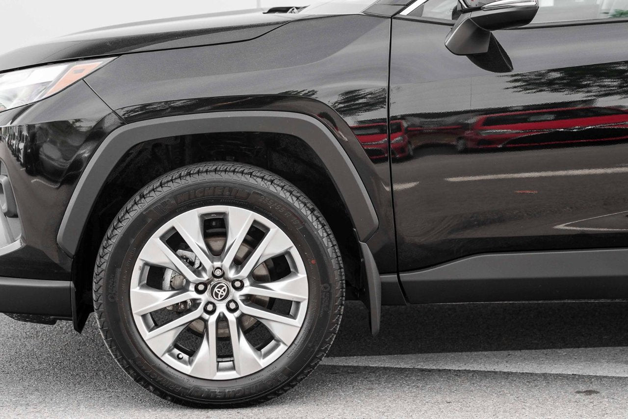 2025 Toyota RAV4 XLE PREMIUM AWD CUIR TOIT COMME NEUF 9000KMS