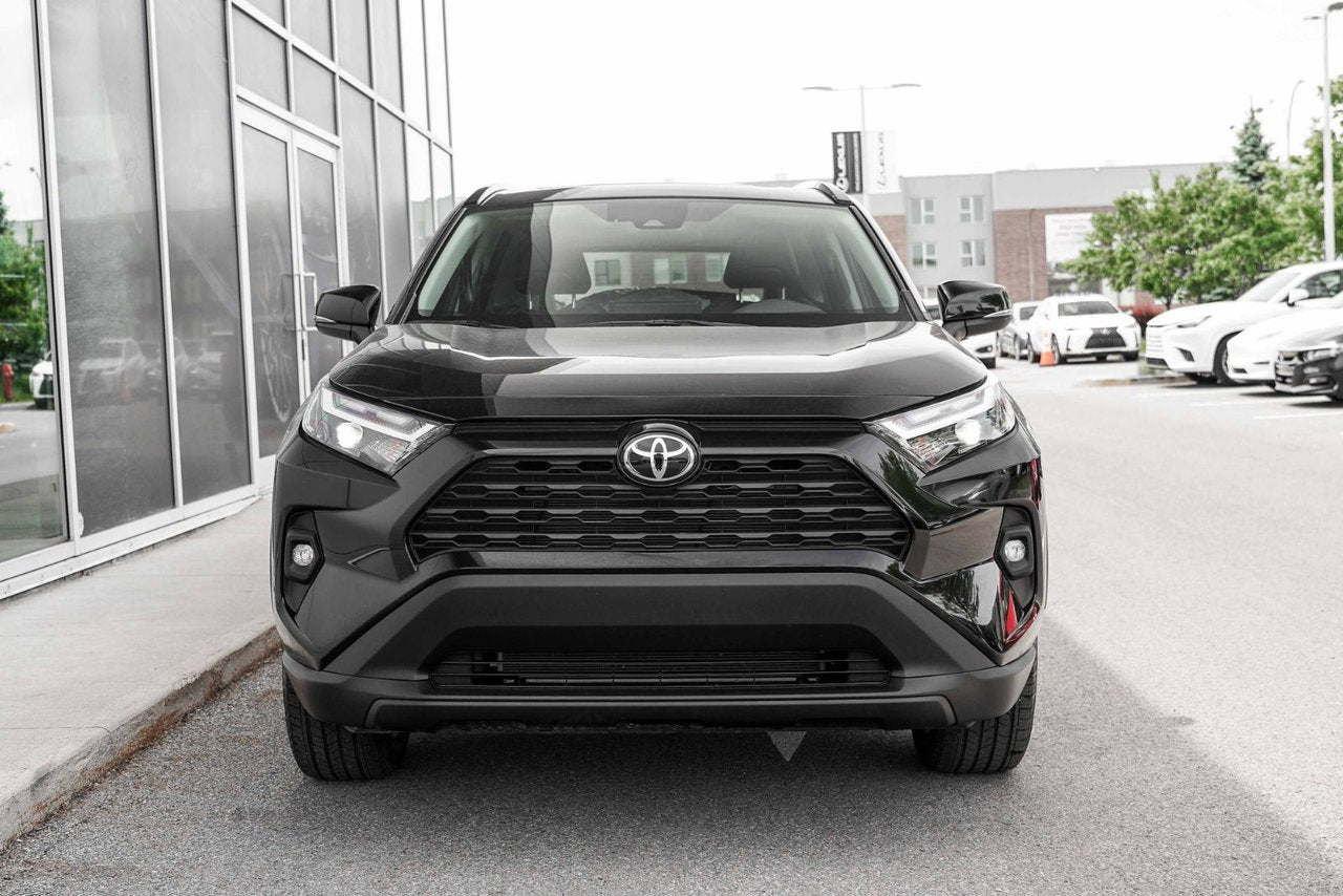 2025 Toyota RAV4 XLE PREMIUM AWD CUIR TOIT COMME NEUF 9000KMS