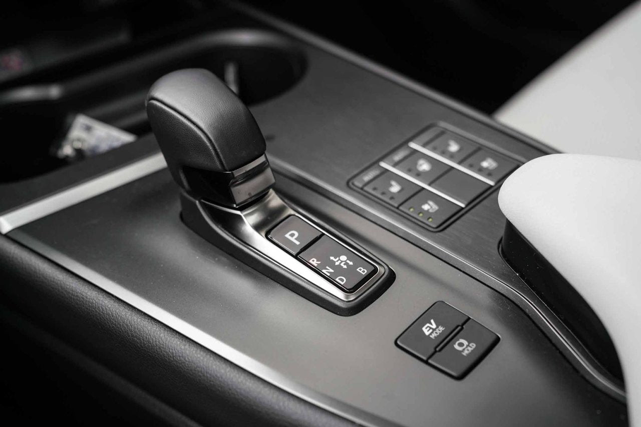 2025 Lexus UX 300h LUXURY AWD BAS KM CUIR TOIT NAVI CARPLAY