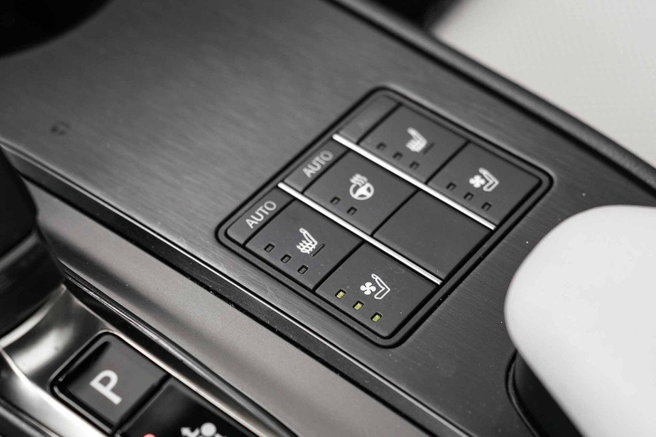 2025 Lexus UX 300h LUXURY AWD BAS KM CUIR TOIT NAVI CARPLAY