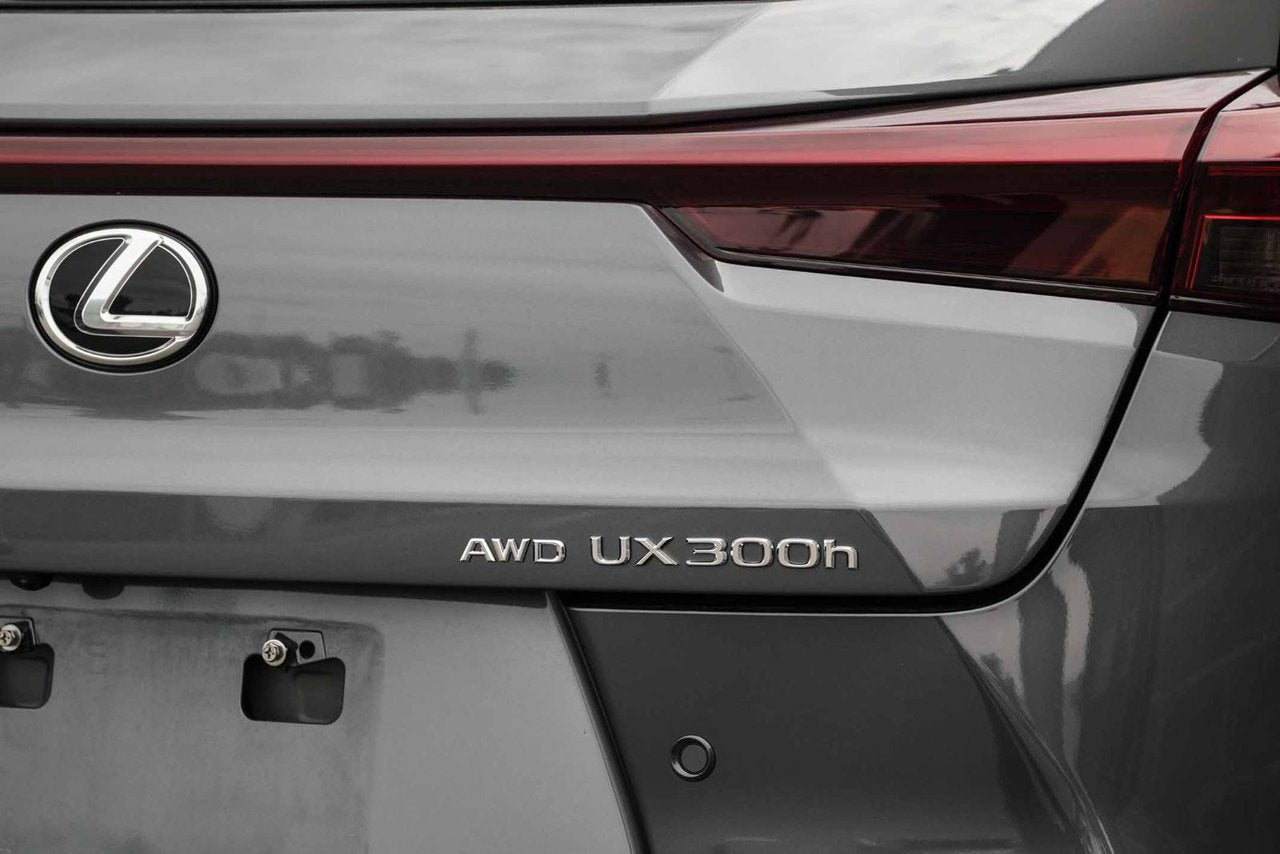 2025 Lexus UX 300h LUXURY AWD BAS KM CUIR TOIT NAVI CARPLAY