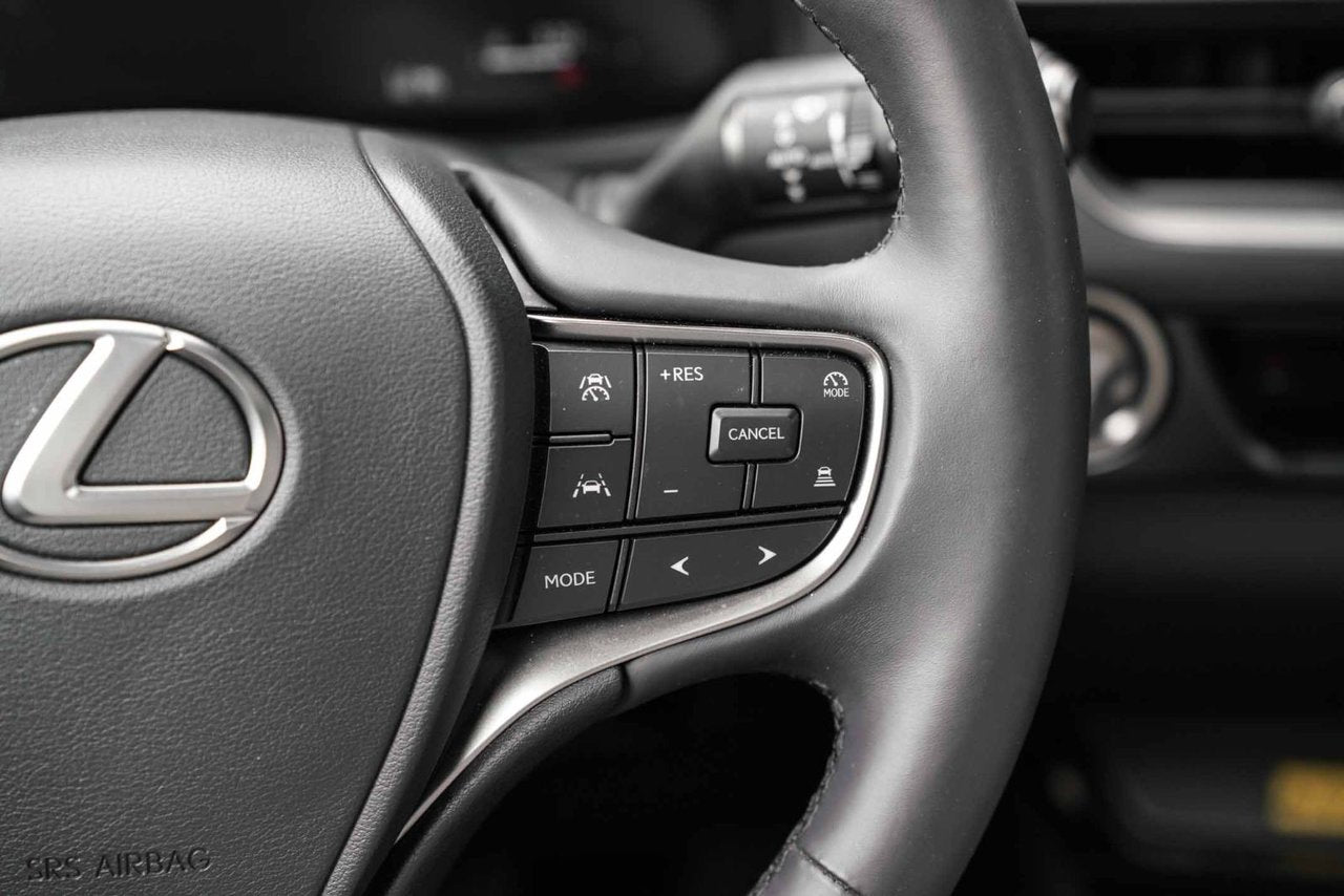 2025 Lexus UX 300h LUXURY AWD BAS KM CUIR TOIT NAVI CARPLAY