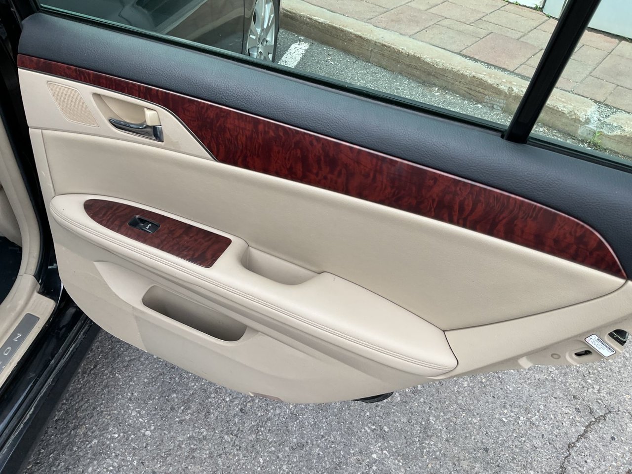 2011 Toyota Avalon XLS