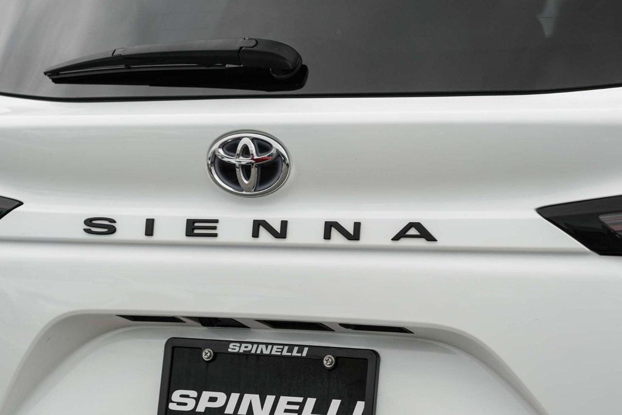 2025 Toyota Sienna LE AWD HYBRID