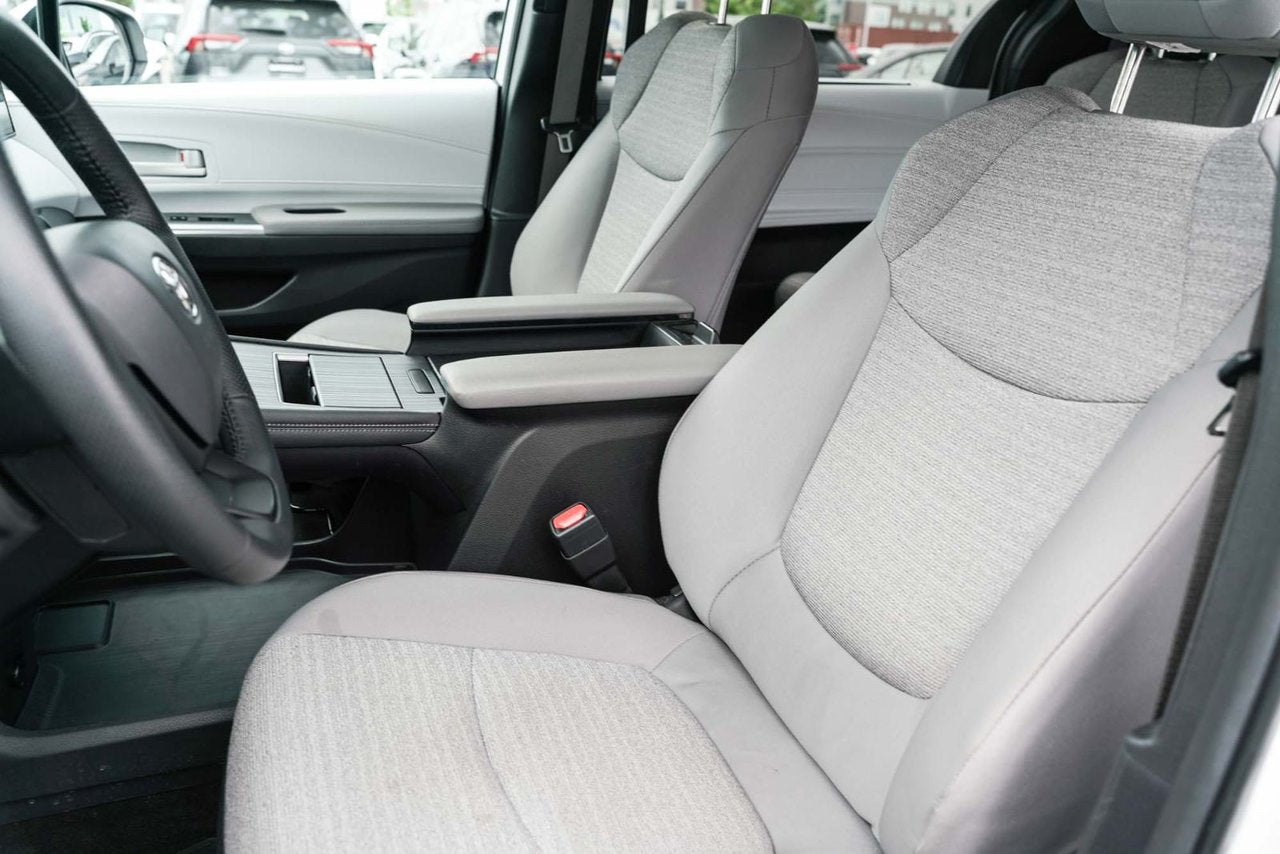 2025 Toyota Sienna LE AWD HYBRID