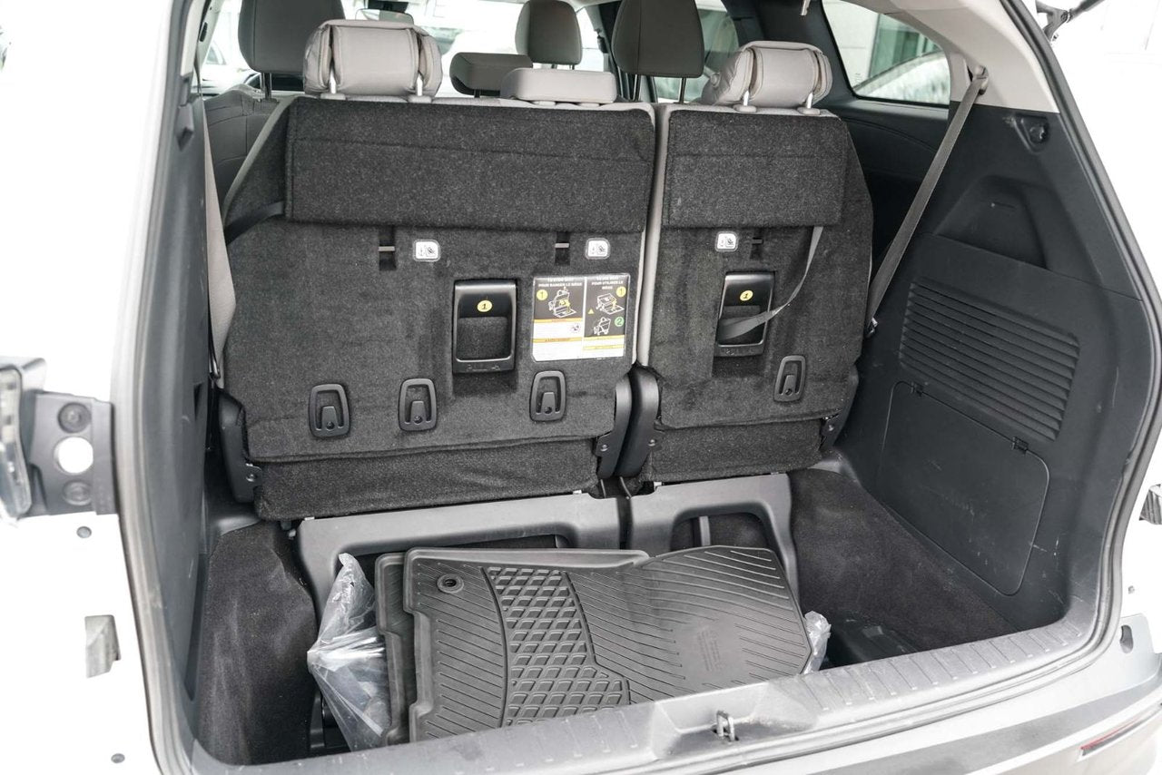 2025 Toyota Sienna LE AWD HYBRID