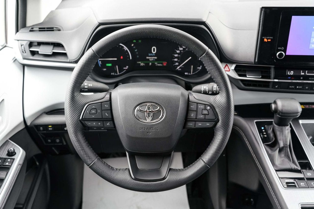 2025 Toyota Sienna LE AWD HYBRID