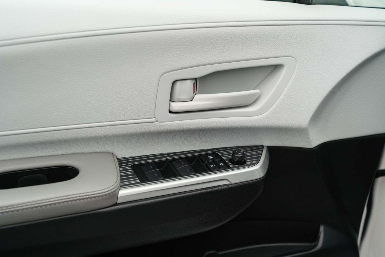 2025 Toyota Sienna LE AWD HYBRID