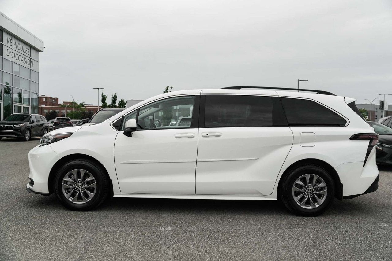 2025 Toyota Sienna LE AWD HYBRID