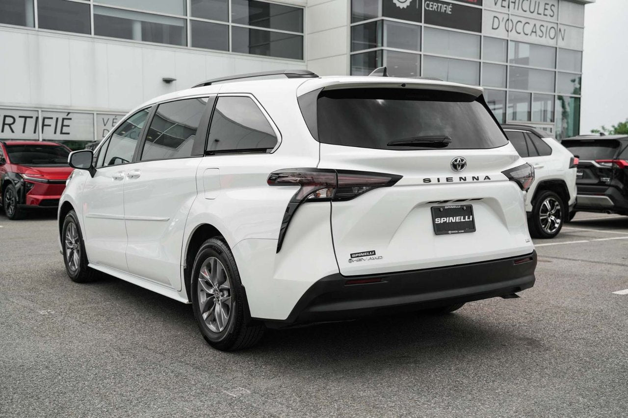 2025 Toyota Sienna LE AWD HYBRID