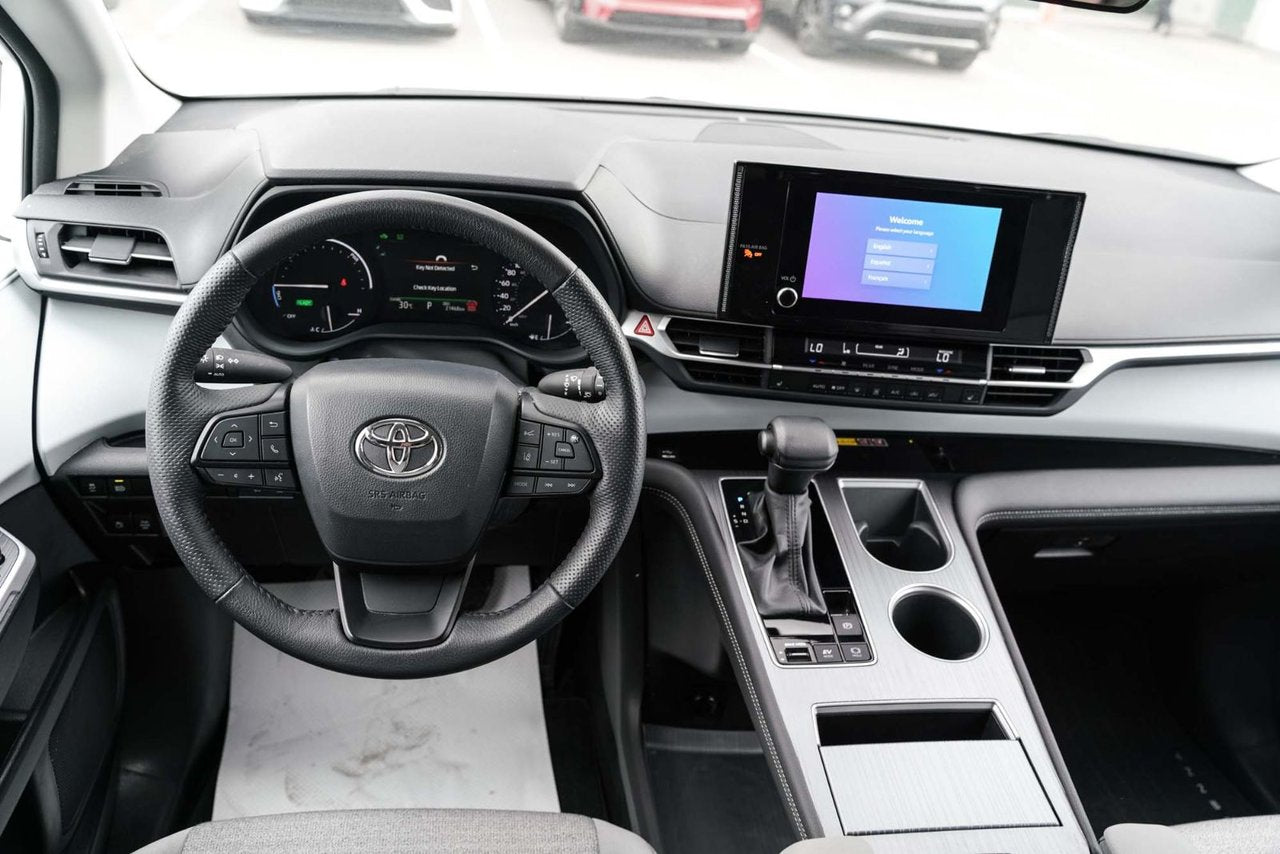 2025 Toyota Sienna LE AWD HYBRID