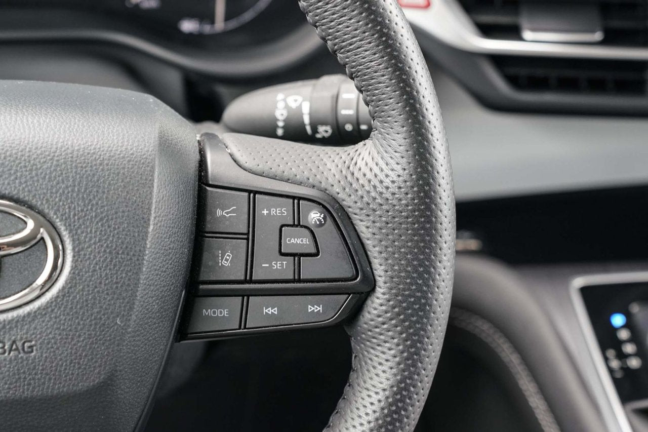 2025 Toyota Sienna LE AWD HYBRID