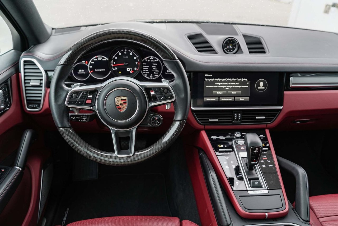 2023 Porsche Cayenne COUPE PLATINUM EDITION LOW KM RED INTERIOR