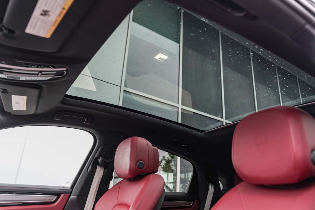 2023 Porsche Cayenne COUPE PLATINUM EDITION LOW KM RED INTERIOR