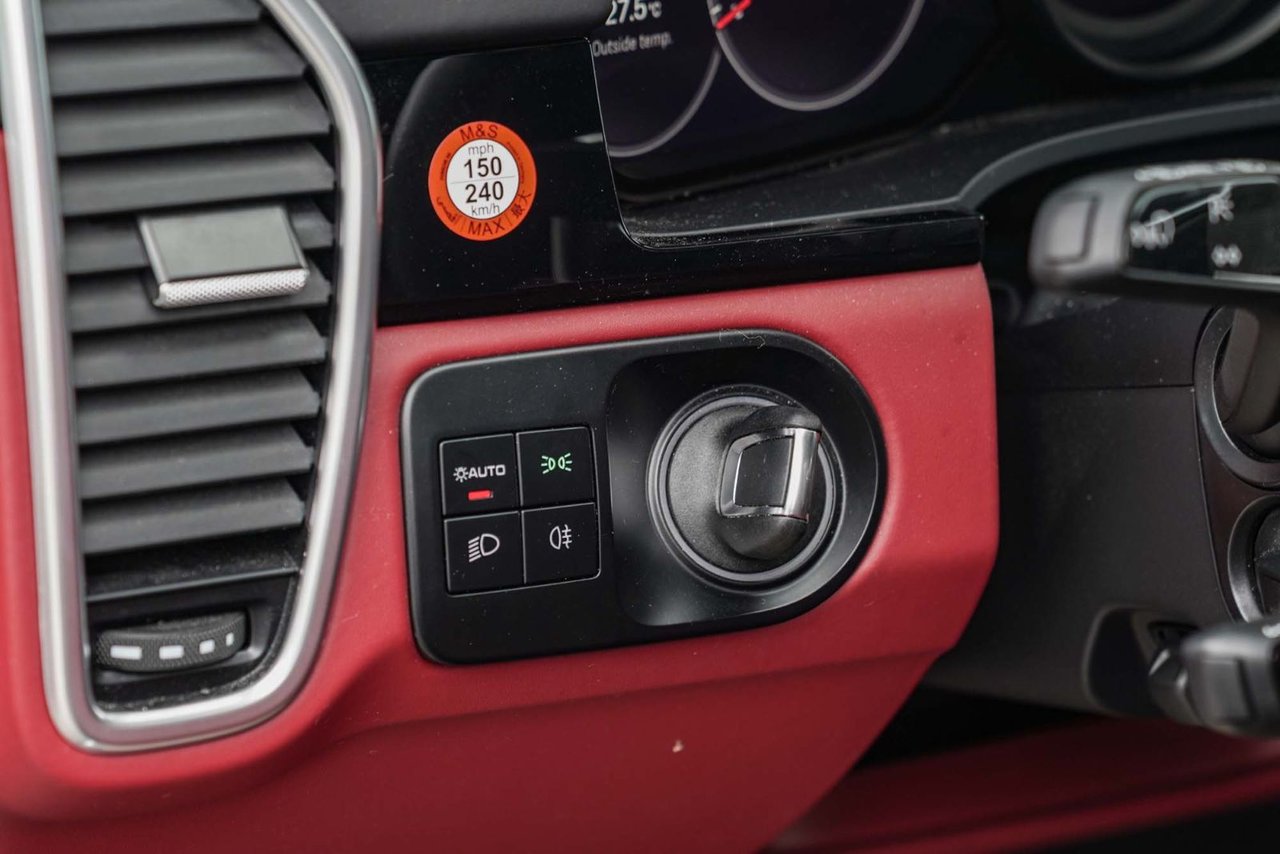 2023 Porsche Cayenne COUPE PLATINUM EDITION LOW KM RED INTERIOR