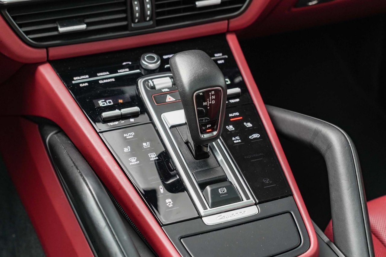 2023 Porsche Cayenne COUPE PLATINUM EDITION LOW KM RED INTERIOR