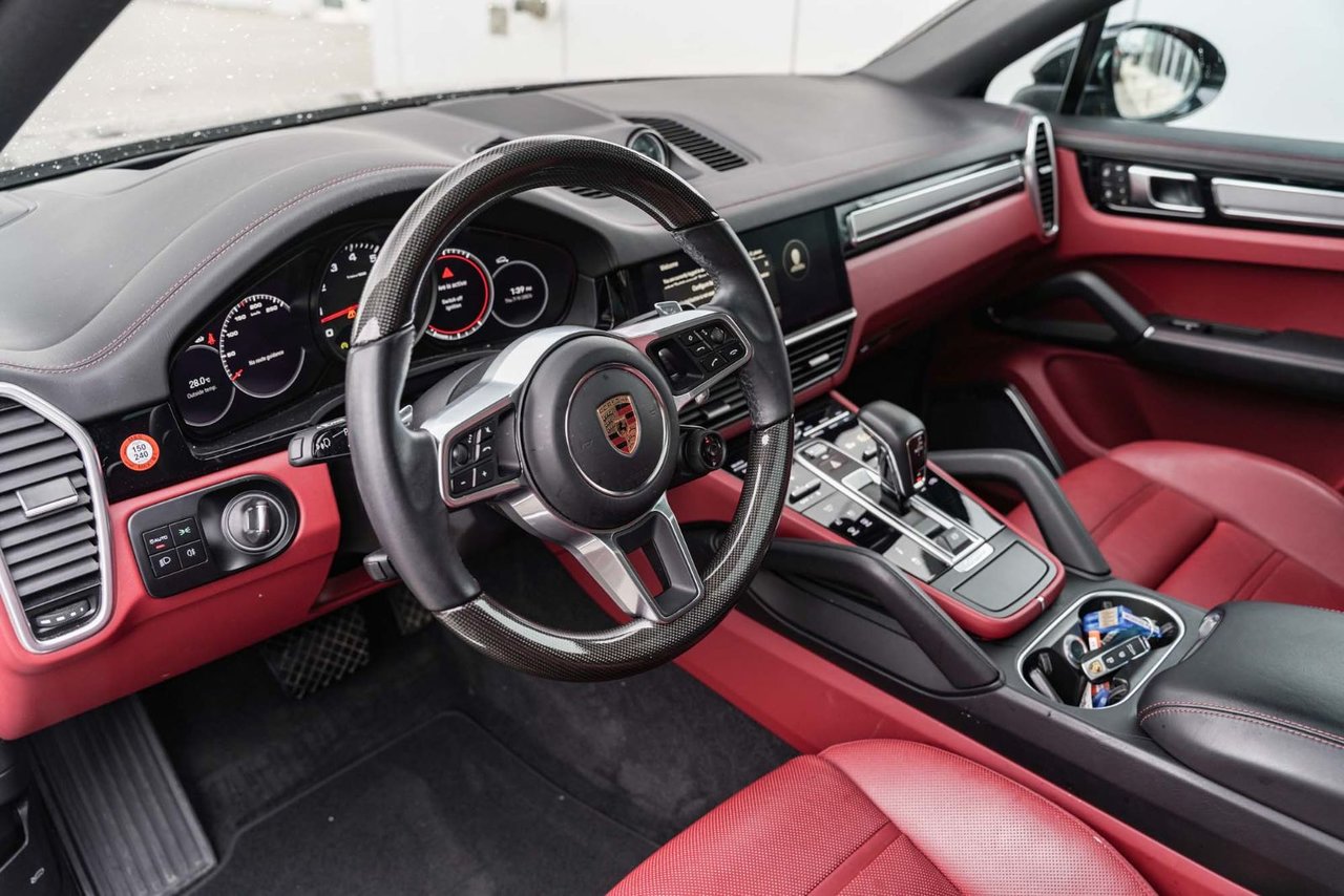 2023 Porsche Cayenne COUPE PLATINUM EDITION LOW KM RED INTERIOR