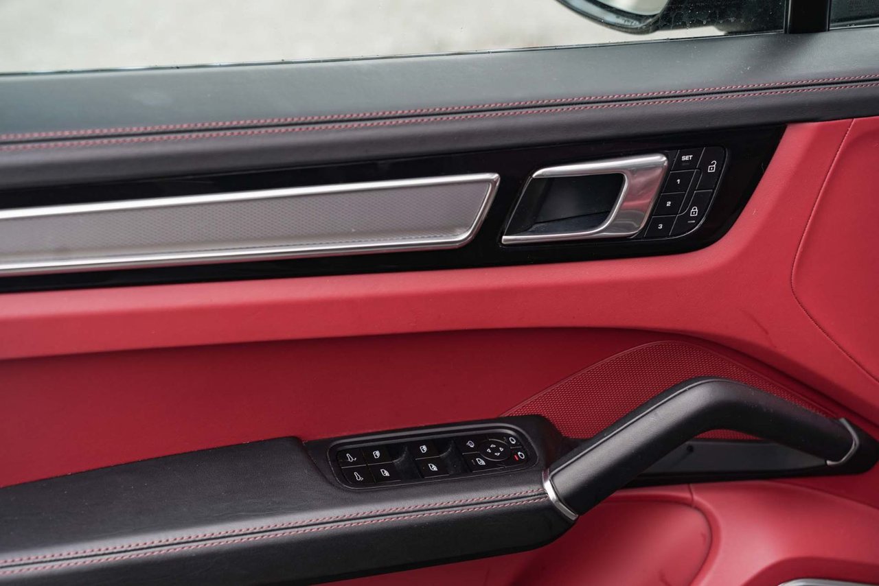 2023 Porsche Cayenne COUPE PLATINUM EDITION LOW KM RED INTERIOR