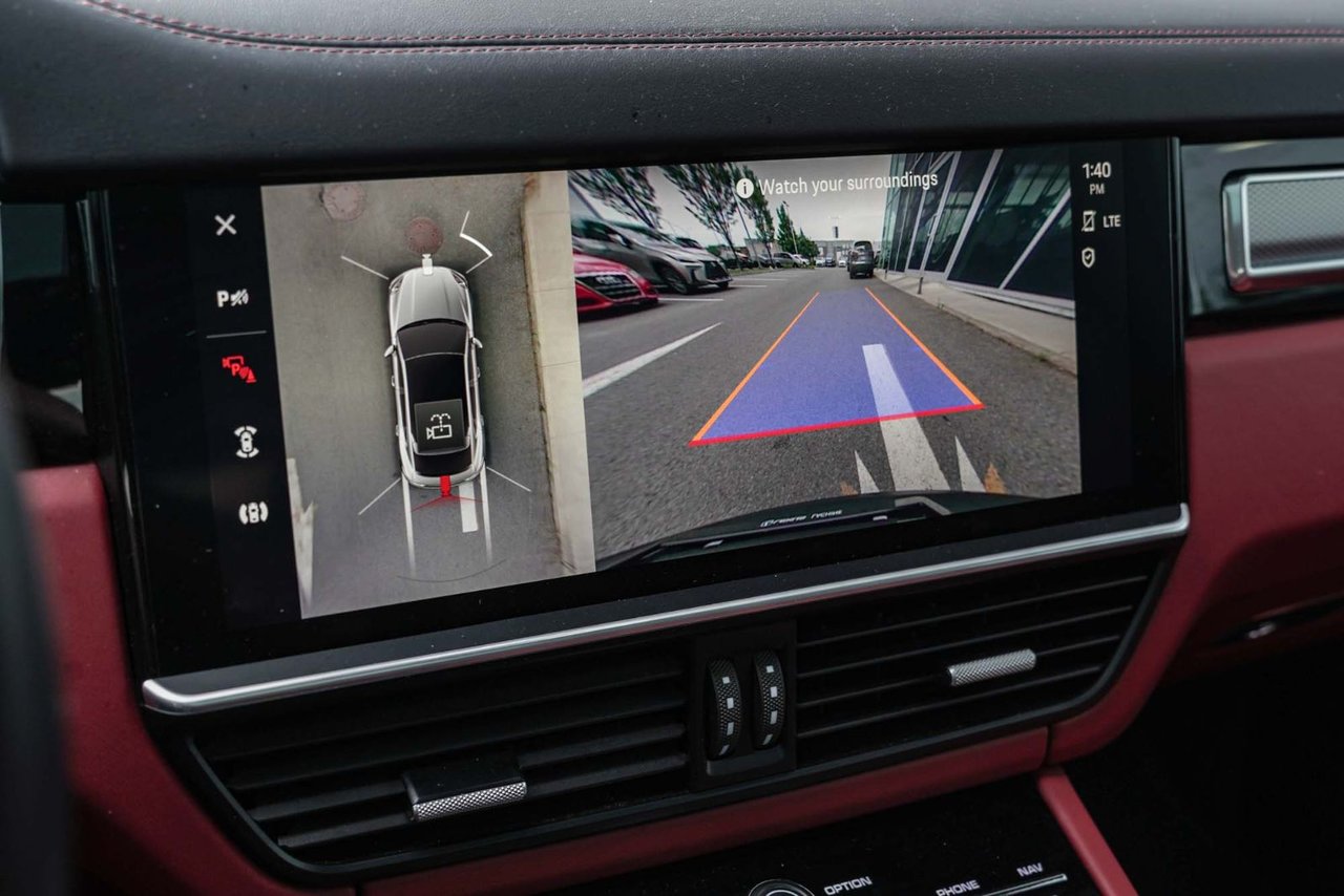 2023 Porsche Cayenne COUPE PLATINUM EDITION LOW KM RED INTERIOR