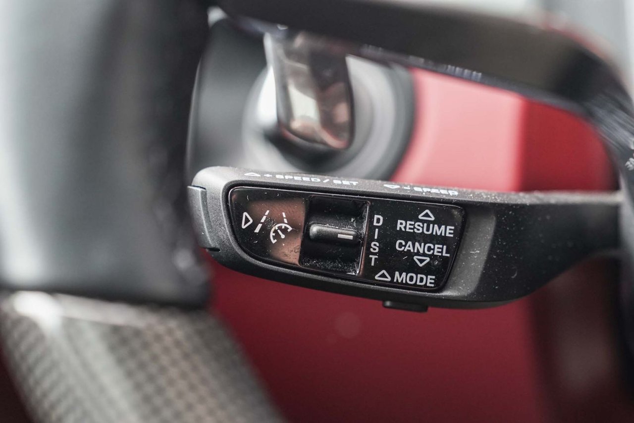 2023 Porsche Cayenne COUPE PLATINUM EDITION LOW KM RED INTERIOR