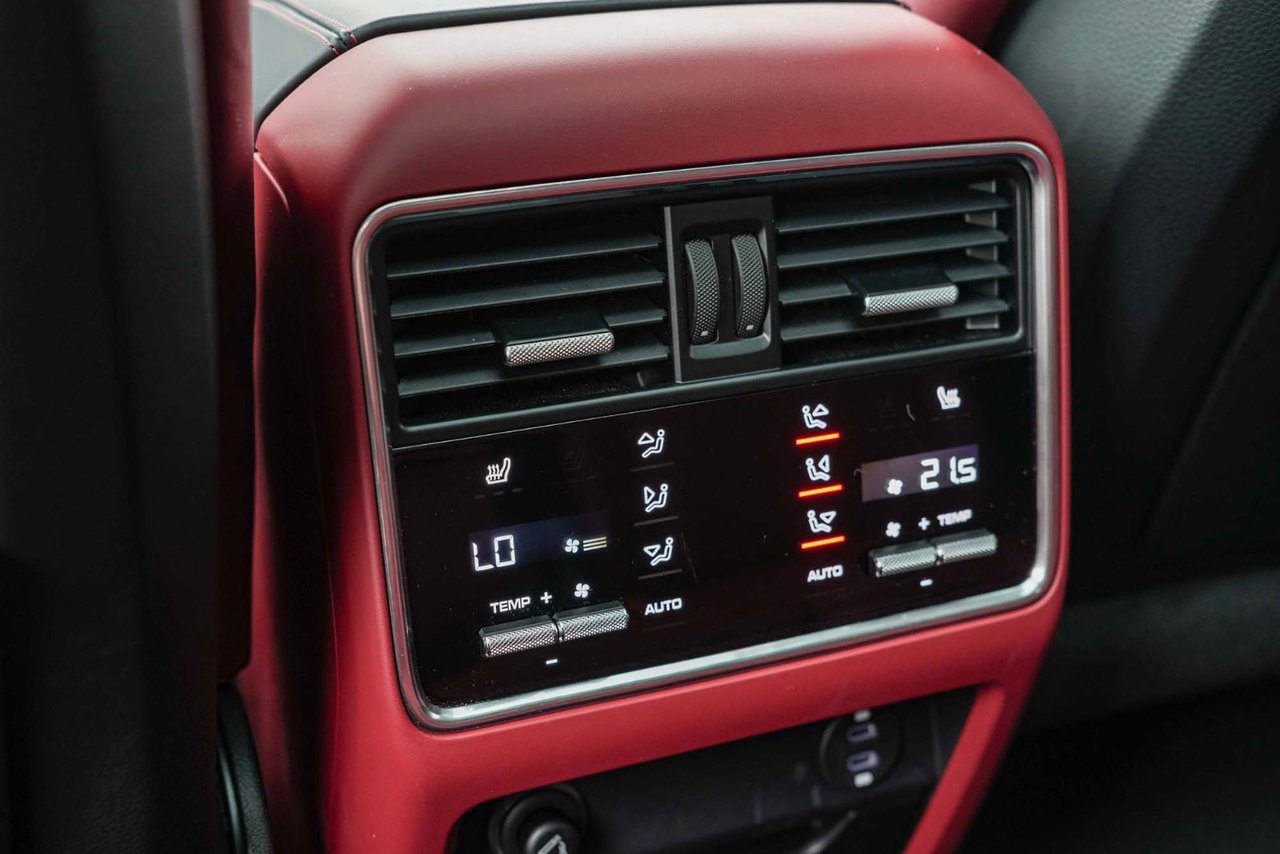 2023 Porsche Cayenne COUPE PLATINUM EDITION LOW KM RED INTERIOR