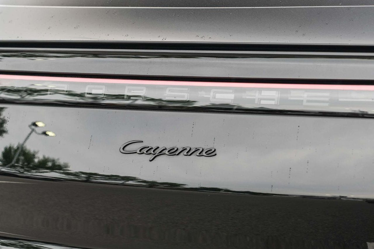 2023 Porsche Cayenne COUPE PLATINUM EDITION LOW KM RED INTERIOR