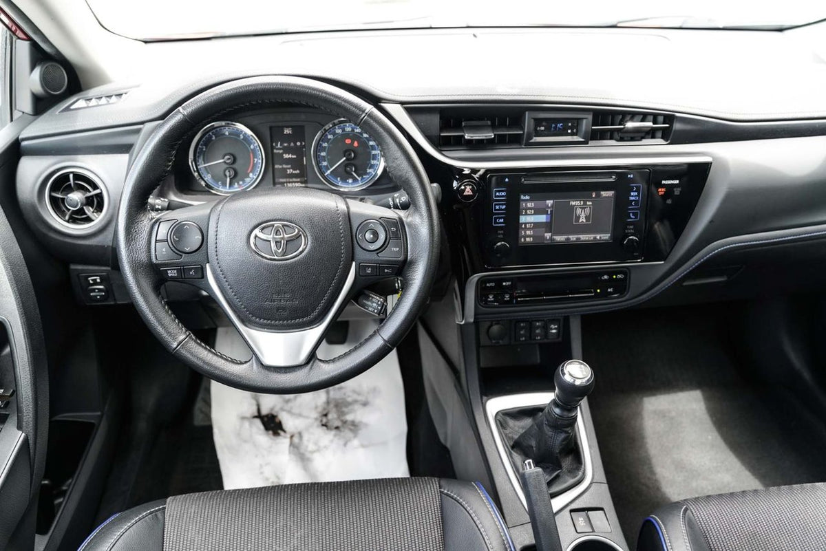 2017 Toyota Corolla SE MANUEL