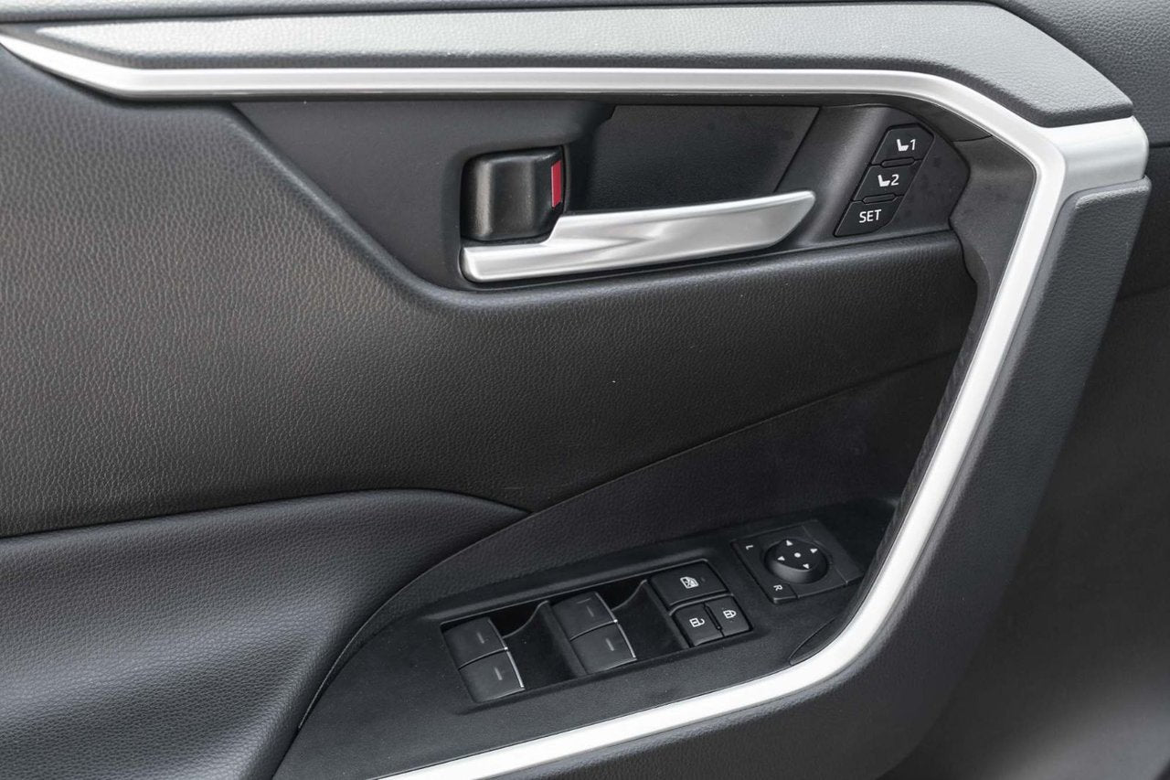 2025 Toyota RAV4 Hybrid XLE PREMIUM