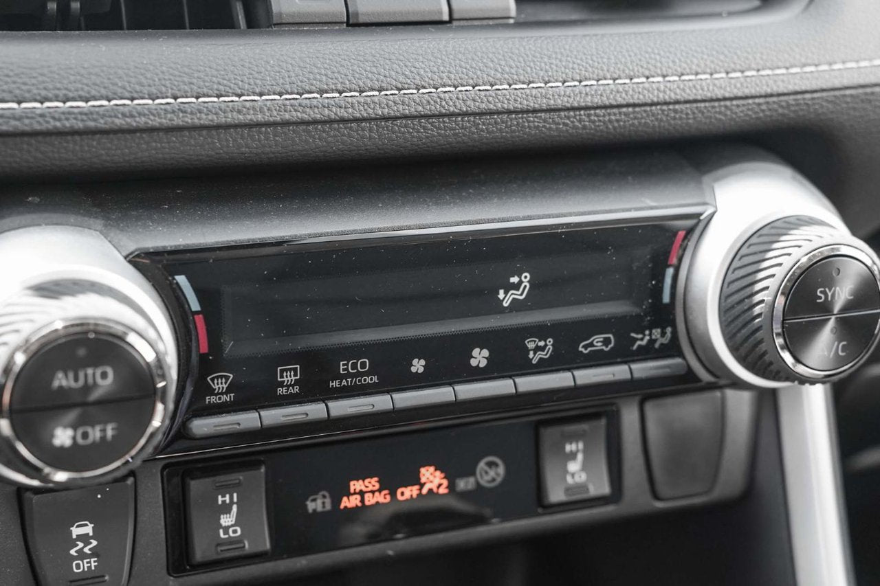 2025 Toyota RAV4 Hybrid XLE PREMIUM