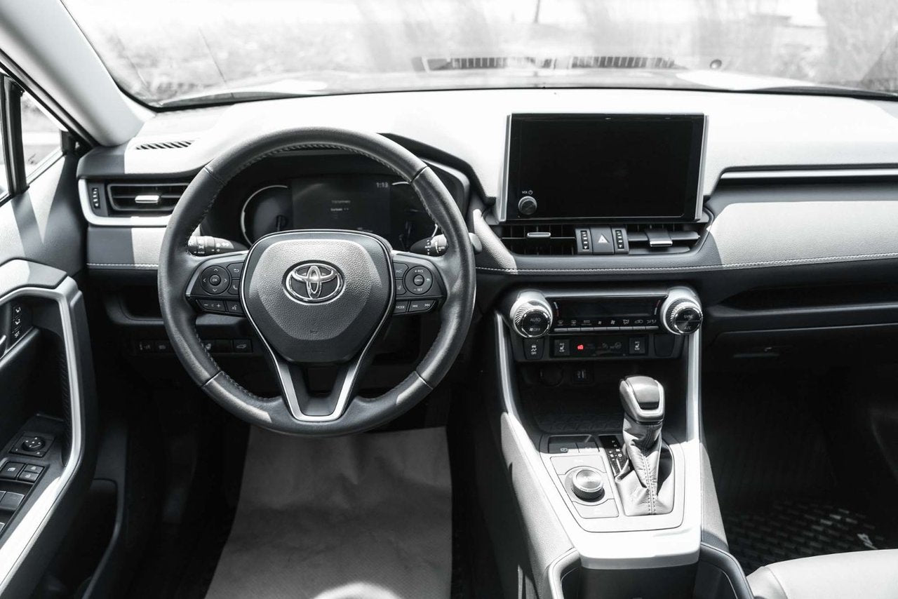 2025 Toyota RAV4 Hybrid XLE PREMIUM