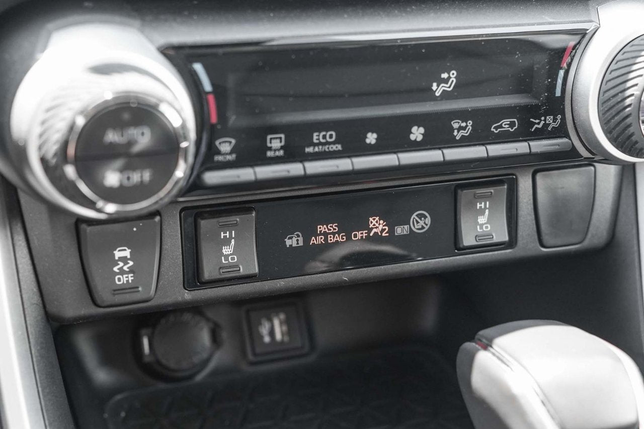 2025 Toyota RAV4 Hybrid XLE PREMIUM
